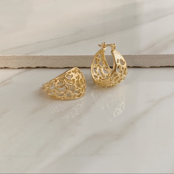 Love Hearts Hoops | 18k Gold Filled - Picture 3 of 6